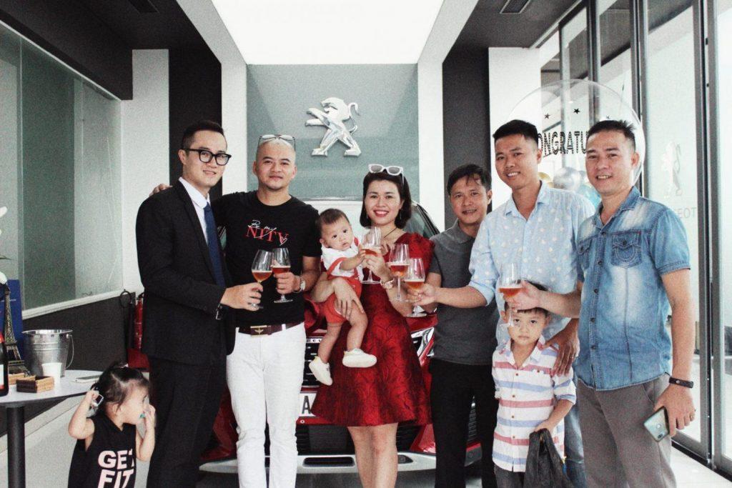 Lễ bàn giao xe khách hàng Peugeot 5008