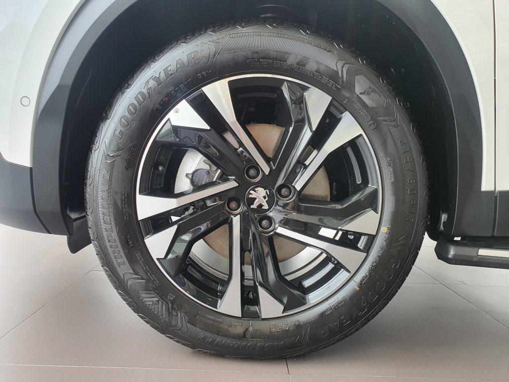 peugeot 2008 trắng