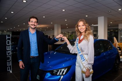 Hoa hậu Pháp lái PEUGEOT e-208