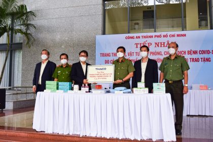 THACO tài trợ trang thiết bị, vật tư y tế phòng chống dịch cho Công an TP.HCM