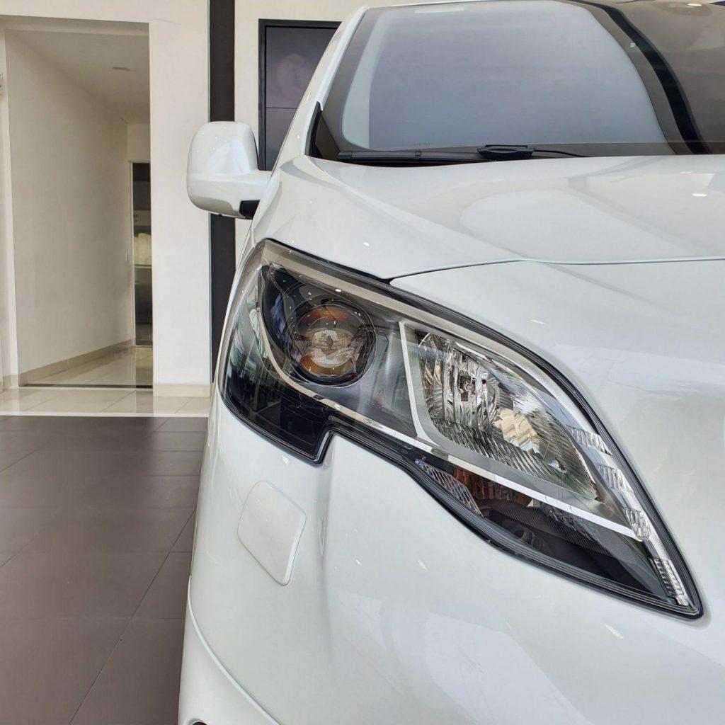 Peugeot Traveller Trắng