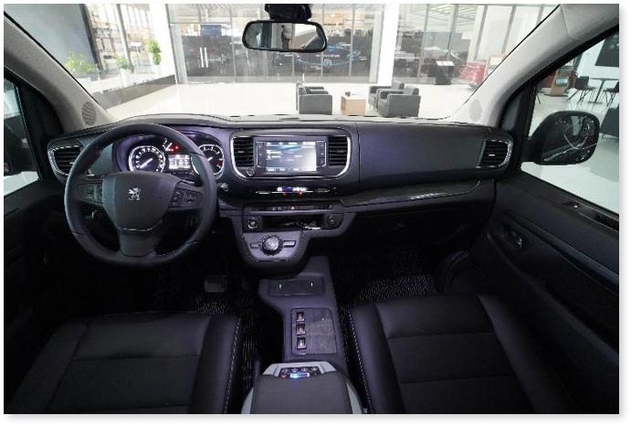 Nội thất Peugeot Traveller Premium 7s
