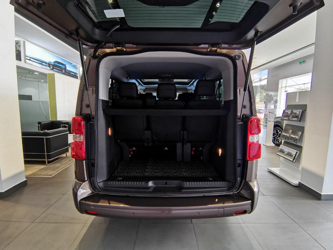 peugeot-traveller-premium (11)