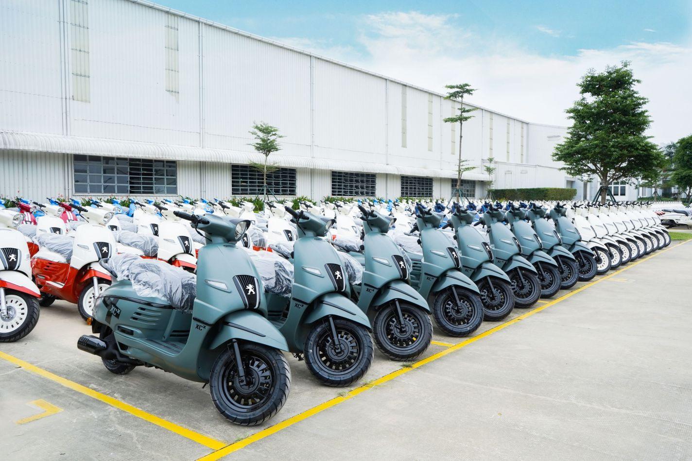Read more about the article XUẤT KHẨU LÔ XE MÁY PEUGEOT DJANGO 150CC
