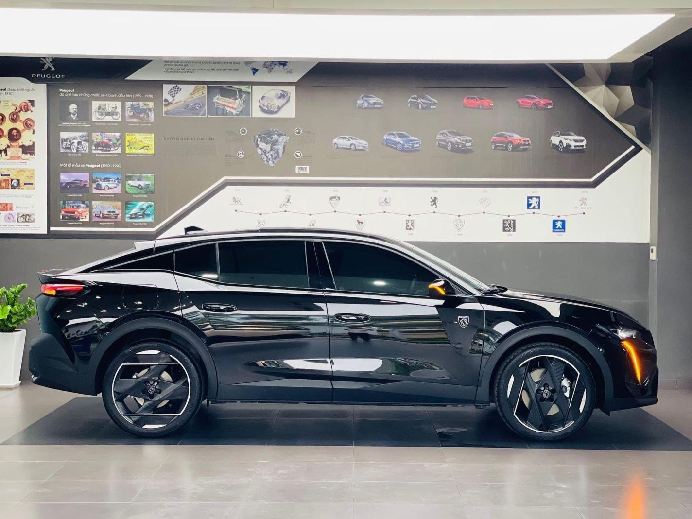 Peugeot-408-mau-den (12)