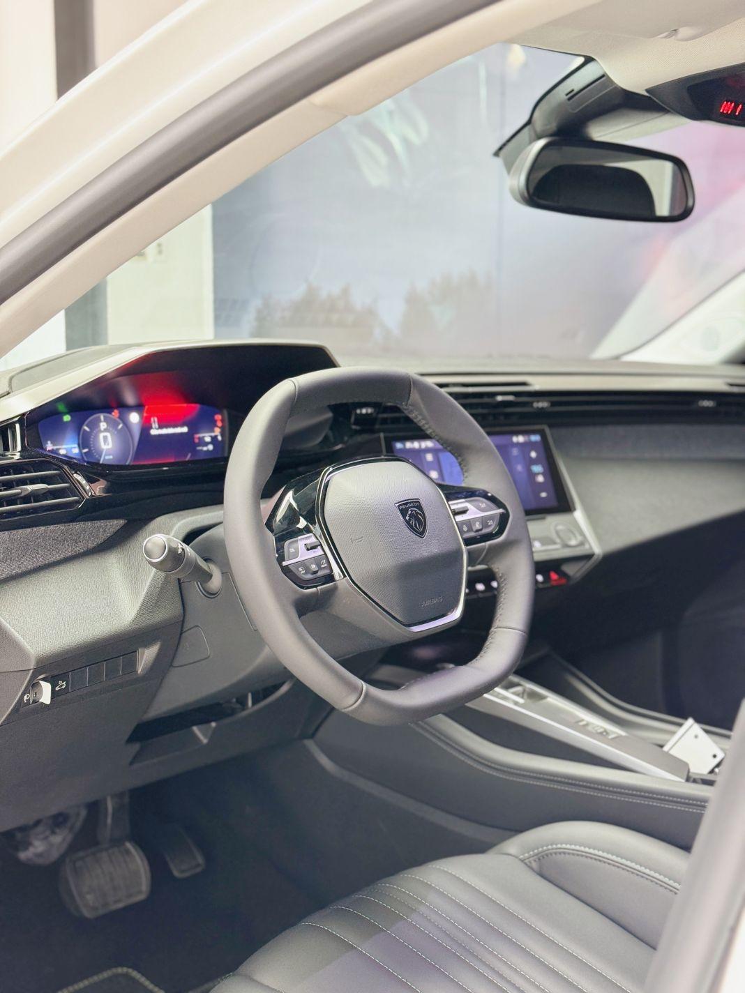 Peugeot-408-mau-trang (10)