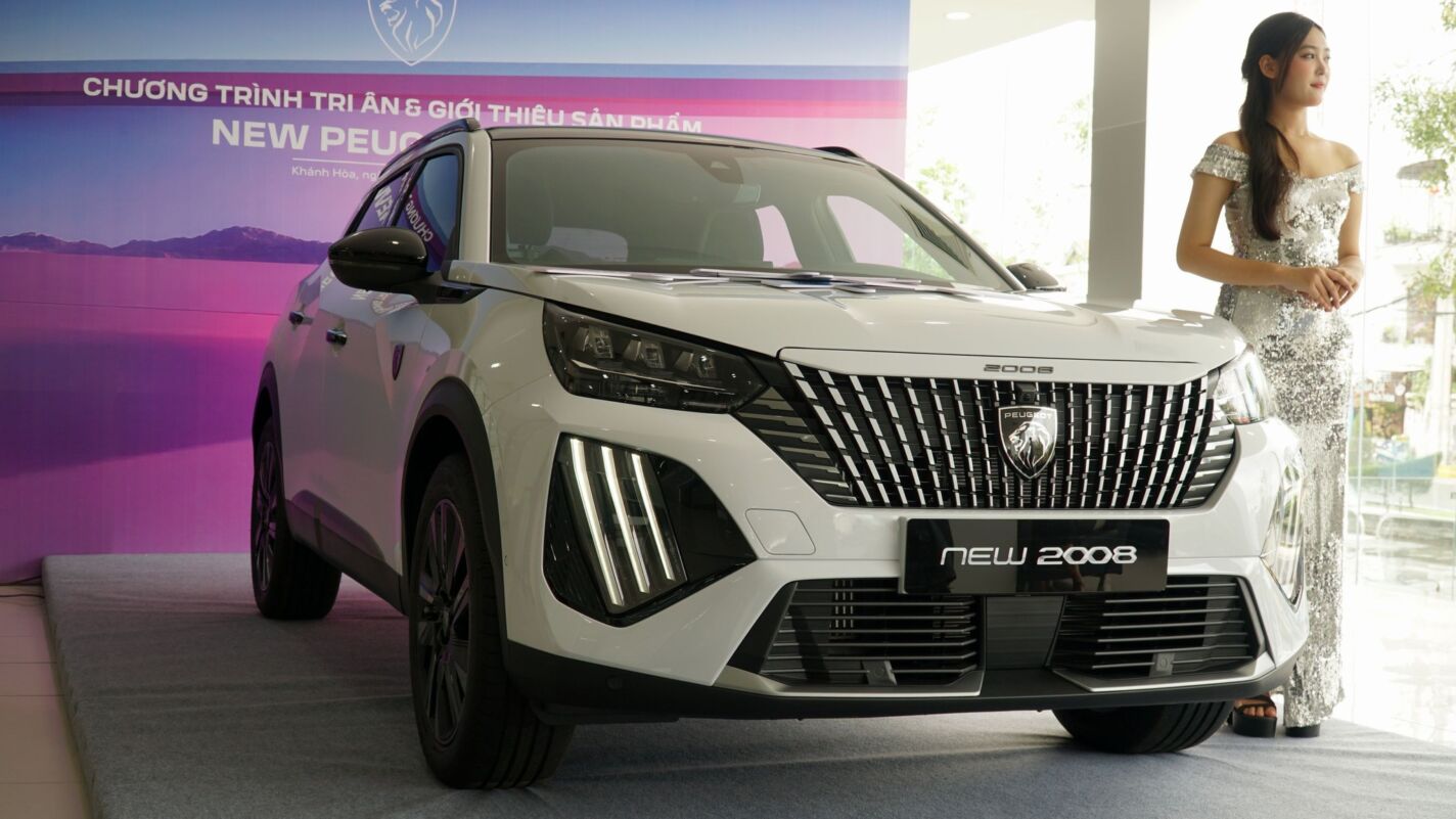 Peugeot 2008 màu trắng