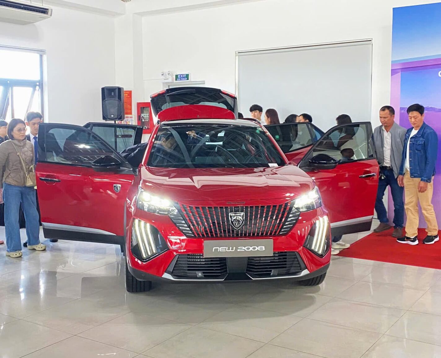 Peugeot 2008 màu đỏ