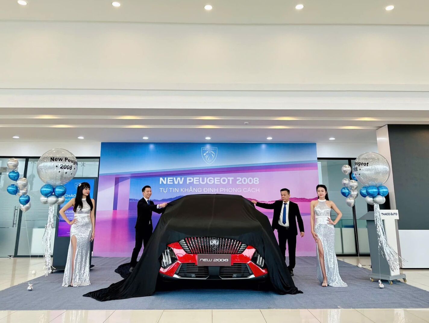 Peugeot 2008 màu đỏ