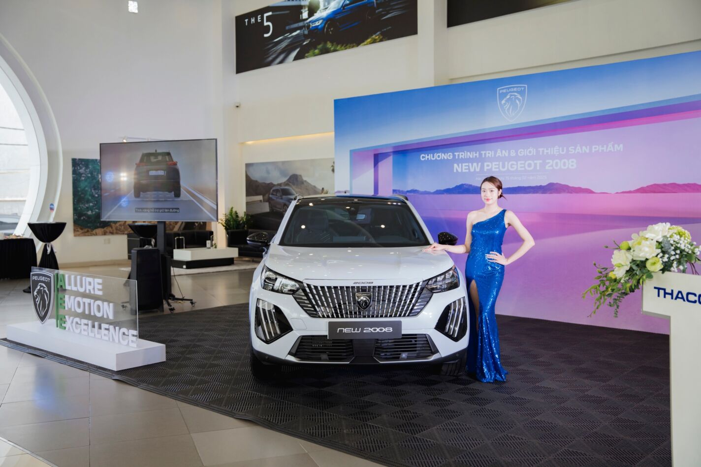 Peugeot 2008 màu trắng