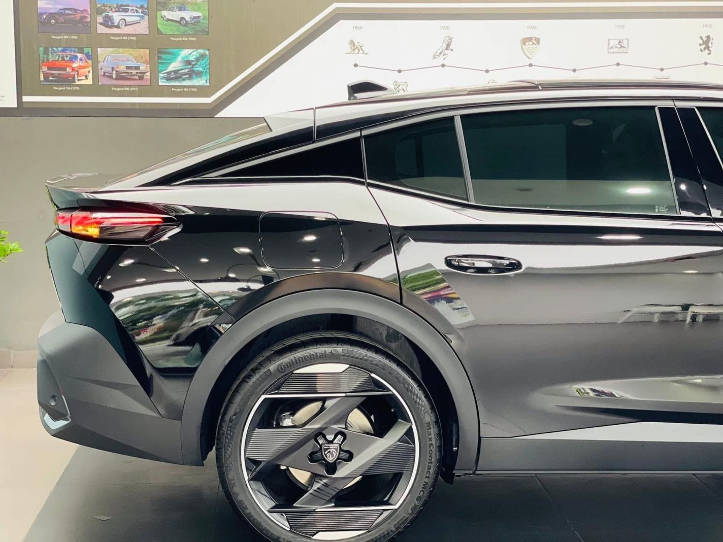 Peugeot-408-mau-den (14)