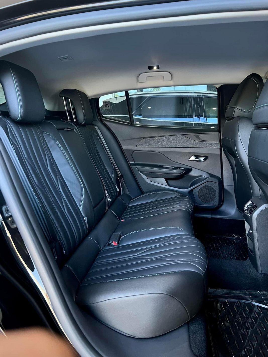 Peugeot-408-mau-den (7)