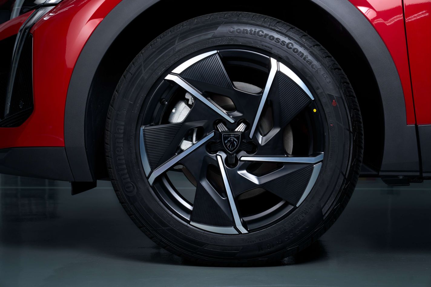 Peugeot 408 màu đỏ (12)