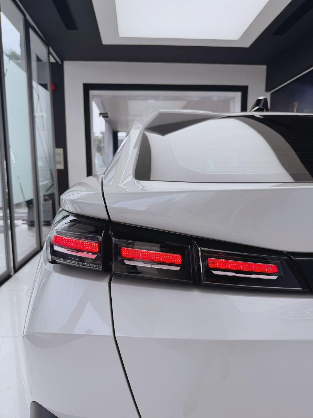 Peugeot-408-mau-trang (2)